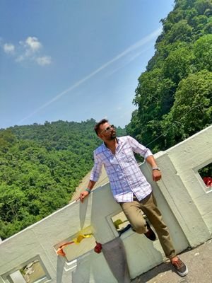 I believe that simplicity is
the best part of mah life....i
can manage mah self in any
situation...i love to speak
truth..I'm a fun loving men...