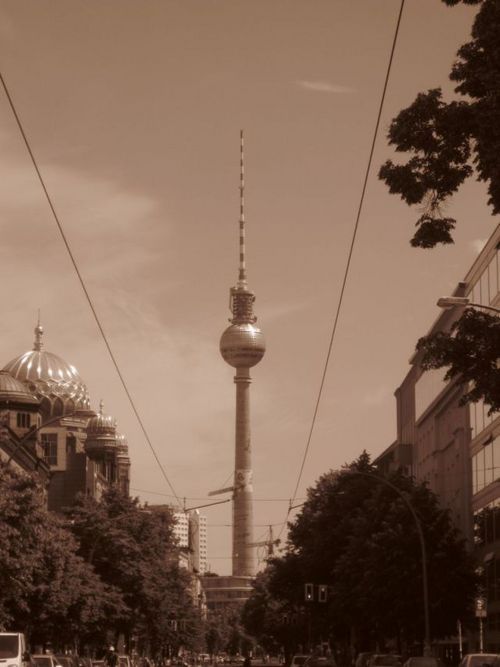 Daughter, Aunt, Friend, Traveller, who listens to music, takes photos and writes. Always in love with Berlin.