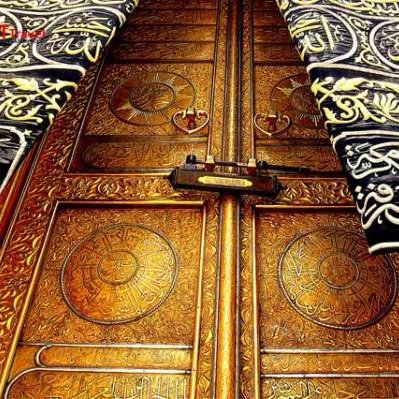 Toko buku agama, outlet VCD Islam serta oleh-oleh khas mekah