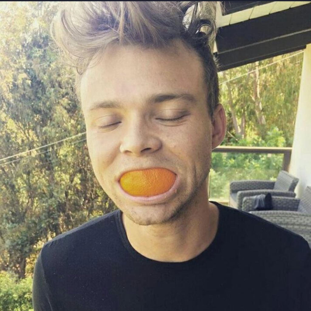 MadelineBrouwer's profile picture. i stan pennywise the clown