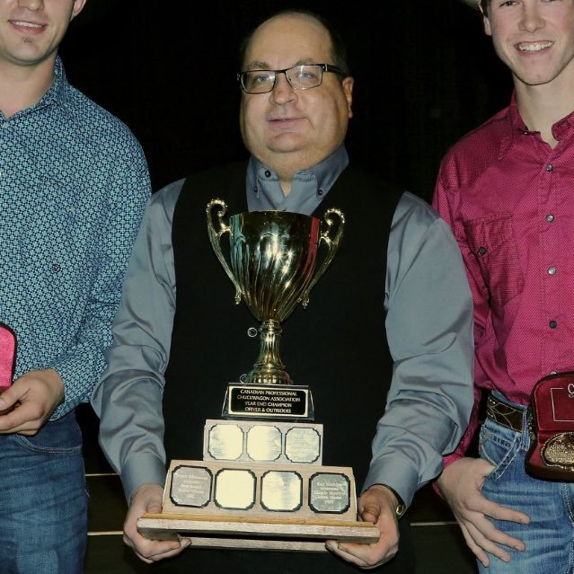 I'm the FAKE BUCKY! 8 time CPCA MEDIA PERSON OF YEAR. Best Rrrrrradio host in chuckwagon racing! Nice guy. Tries Hard. Loves @KFC