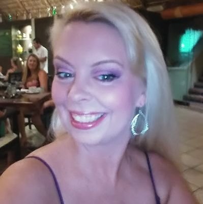 Valley Girl - Mom to 3 awesome adults - Happily married to @MoreJimJohnson - Living my best life 💜🇺🇸