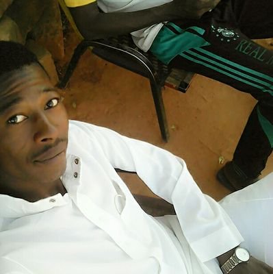 je suis un homme sympa un peu timide de taille fine un peu claire,je suis un sportif j'aime beaucoup le foutball,la music,les films des jeunes collegiens,et je