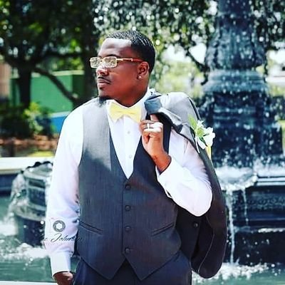 Blood Make Us Related But Loyalty Makes Us Family.... Father, Husband Artist, Song Writer
#LOE
#1BILLION
#DAMILTICKET