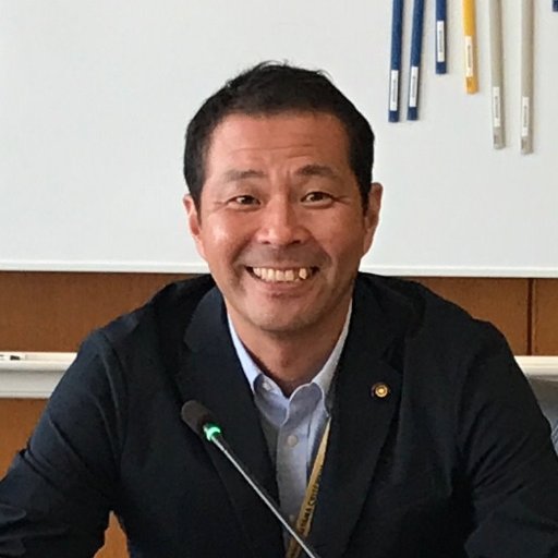 さいたま市議会議員の浜口けんじです！さいたま市政を少しでも身近に感じて頂くために「漫才」と「政治」を合体させた日本初の「漫才市政報告」に挑戦。漫才界の最高峰M-1グランプリ2016・2017・2018に出場。3年連続1回戦突破！学生時代東京ディズニーランドに勤務。政治家一のディズニー通としても有名！