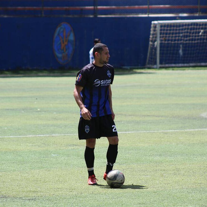 Amante al fútbol con pasión y locura pero también entregado a mi Familia !!