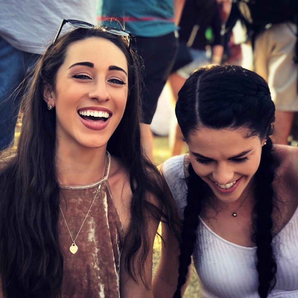 courtkneelliott's profile picture. 23 year old nurse, trying my best at life ♊️