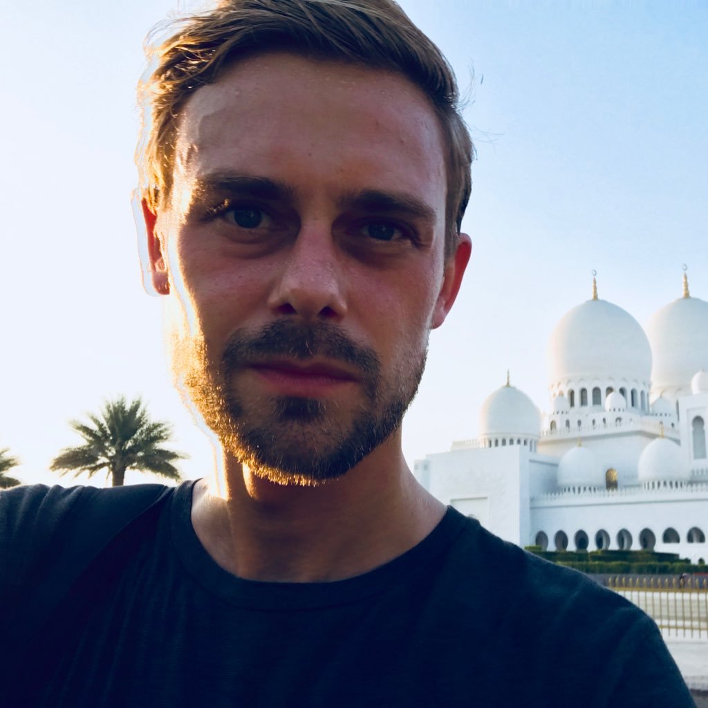 RasmusBach's profile picture. Kommunikationstype. Egne standpunkter og holdninger til #kommunikation/#journalistik/#SoMe/#uddpol/#dkmedier/#dkpol/#sport og #crap.