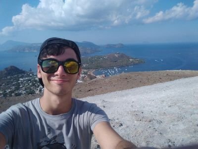 AlanSplendido's profile picture. Sono uno studente universitario e un chitarrista, che esprime le proprie opinioni e che non vede l'ora di ascoltare quelle degli altri.