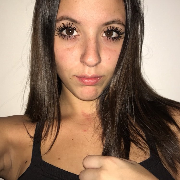 caliiczellecz's profile picture. 2/4