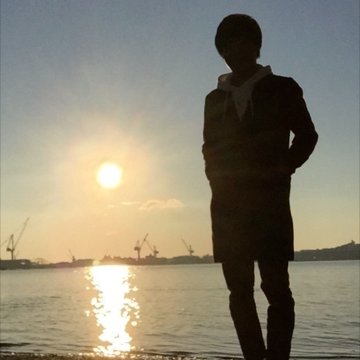 19歳で起業し、2つの会社を立ち上げる。現在は『新たな未来を創る』ために活動中!やりたいことをやりたい時に!そして常に夢のために動く!これがモットー!
