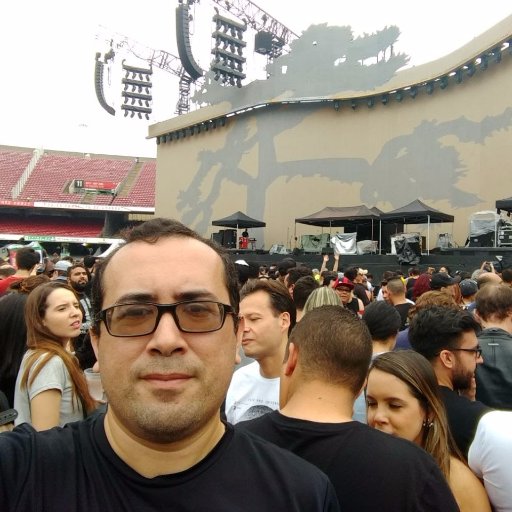 Amante de livros, boa música e informática, curtindo a vida sem pressa, aproveitando cada momento!!!