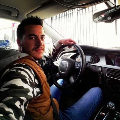 Principalmente interesado en pegarme buenas fiestas, luego si aún caso lo demás. Amigo de mis amigos. Siguiendo los pasos del sol :P