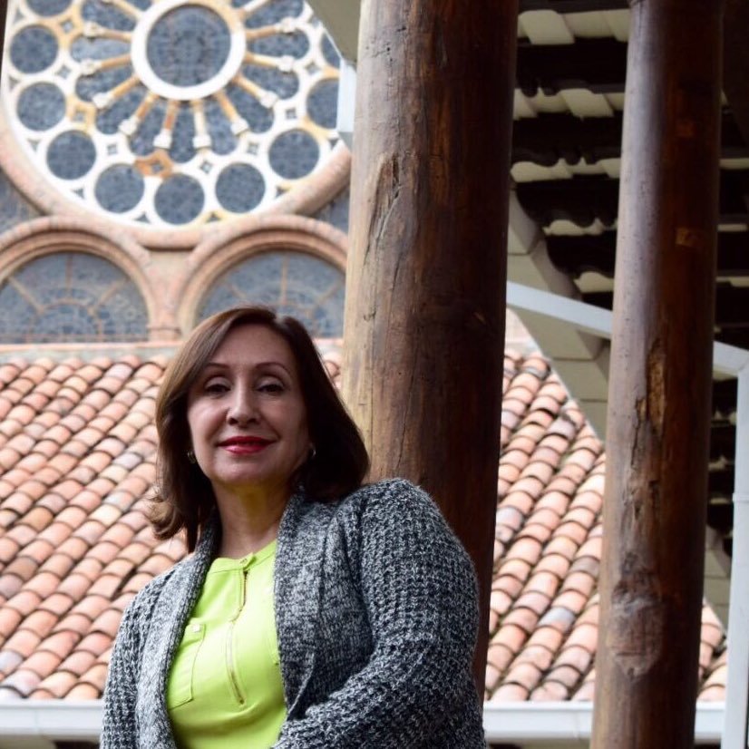 Socióloga, docente cuencana, militante de izquierda y de los derechos de las mujeres. Serví como Vicealcaldesa, Ministra y Asambleista por Azuay.