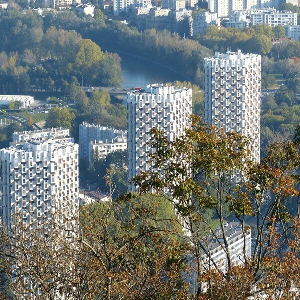 En charge du patrimoine dans une grande entreprise de la région grenobloise.