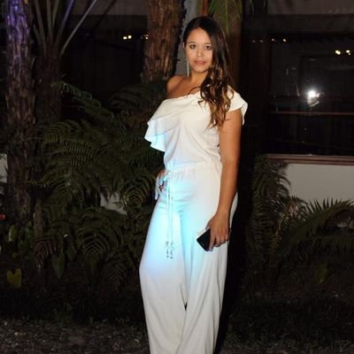 Comunicadora Social y Periodista. Entregada a mi familia, amigos y a mi profesión. Defensora de los animales, soñadora y romántica.