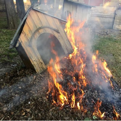 行き場のない言葉たちの墓場。 積もり積もってやがて呪詛となる。 我が身に平安あらんことを。 我が世界に平安あらんことを。