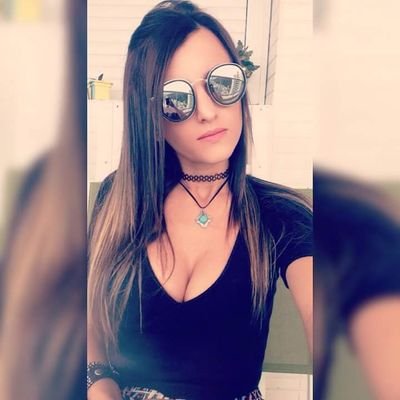 DaniellePeroni's profile picture. Canceriana, 19 anos, amante dos animais e estudante de direito ❤✍