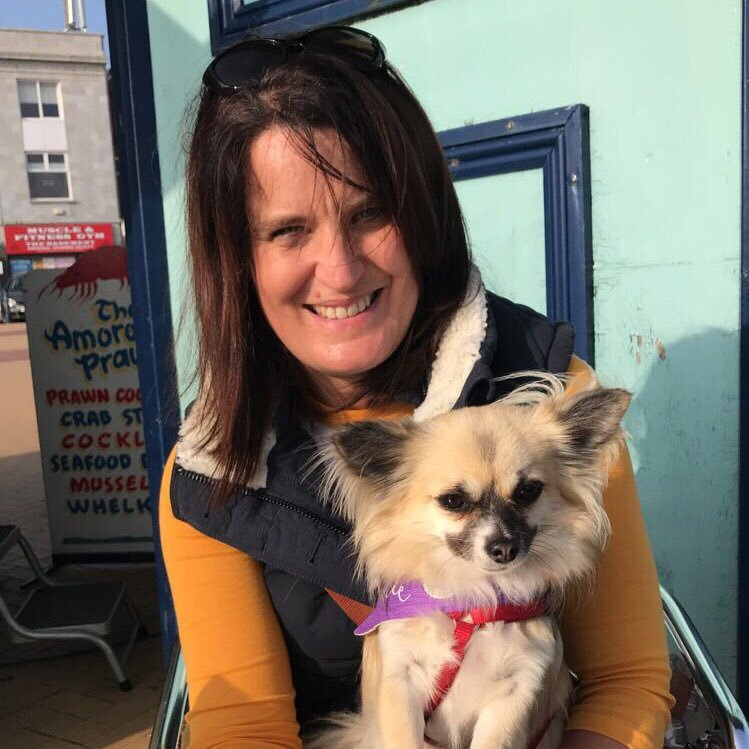 Happily married and proud mum to two gorgeous girls, live life to the full cos you never know what is around the corner..... one life..........live it!x