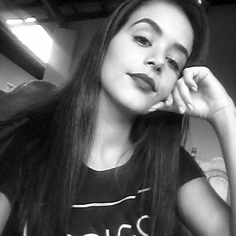 apenasCamilla's profile picture. 1990