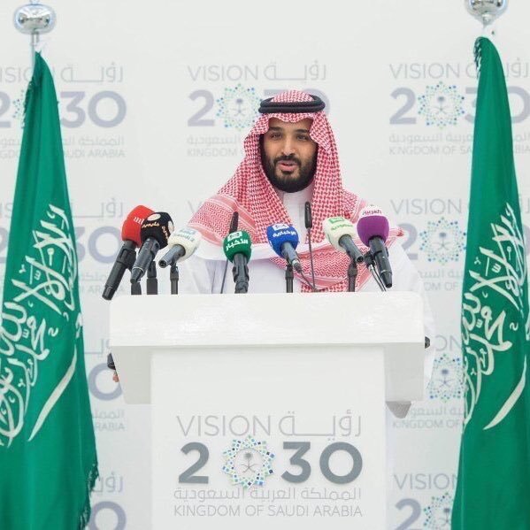 لا صار كلٍ يفتخر بسمه وبوه/ أبوي ضيف الله وأنا عبد العزيز / أسم الفخر ليا قريتوه أكتبوه /باليعربي والفارسي والنجليز