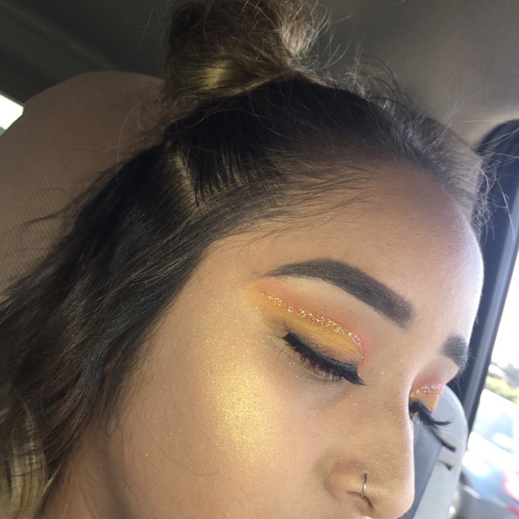 💄Makeup Junky • 22 🦄• Nicholas' Mommy 💙🏈 •https://t.co/KCXUInpqPM 🎥 •👻 Snapchat EyesOnE✨ • 📧 Palmaemily@rocketmail.com • IG: EyesOnE