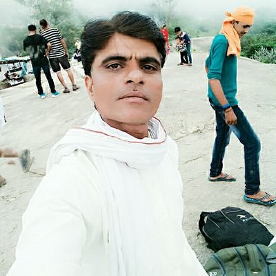 वंदे मातरम् जय श्री राम
चंदन है इस देश की माटी, तपोभूमि हर ग्राम है! 
हर बाला देवी की प्रतिमा, बच्चा बच्चा राम है!!
राजनीति का मारा किसान