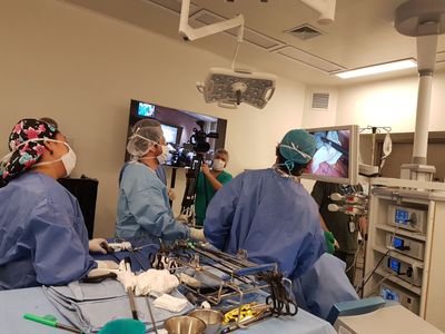 Aspirante a cirujano, aprendiz de papá, hijo orgulloso, esposo primerizo. Landazureño y Americano