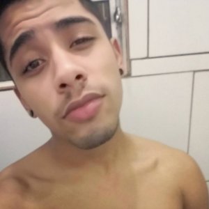 “SABES A SILENCIO Y A SUEÑOS, CON MELODÍAS DE TERNURA Y TACTO DE DESEO, SABES A MI MUNDO,
A TODO LO QUE ANHELO, SABES A AMOR, A MI AMOR .”