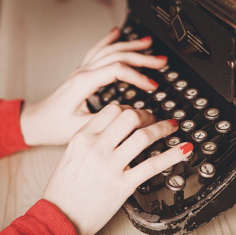 Erotica writer getting ready to publish my first #trans short story! Lover of all things sexy. Unrepentantly attracted to people my mother warned me about.