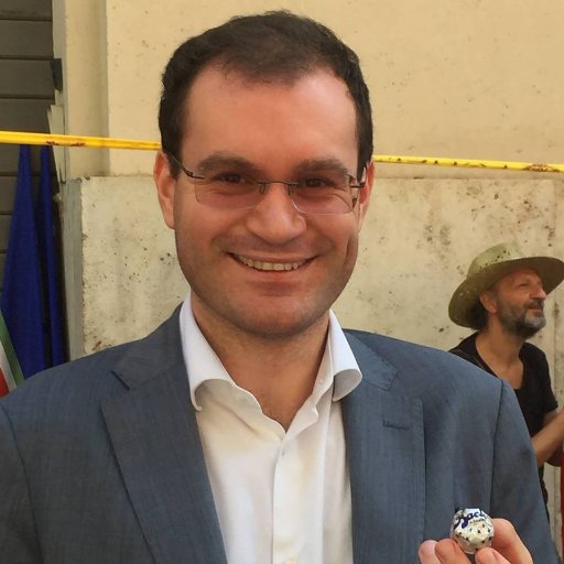 Ex Deputato della XVII Legislatura presso la Camera dei Deputati della Repubblica Italiana. Oggi semplicemente curioso.