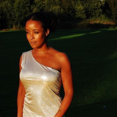 https://t.co/wE7A6r2bcU
Smart mouth and creative soul
Artist ~ Designer ~Grafter ~
passionate about laughing @ life and making memories
#LoveMyTribe