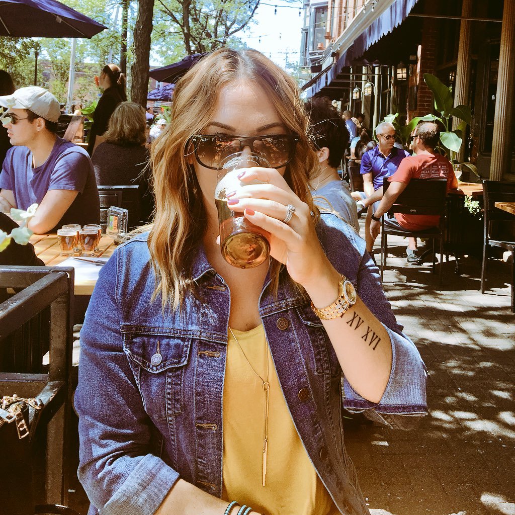 ⦙ ♌︎. wife. mom x 2. wine and beer connoisseur. lover of tacos and pizza with no thigh gap. ⦙