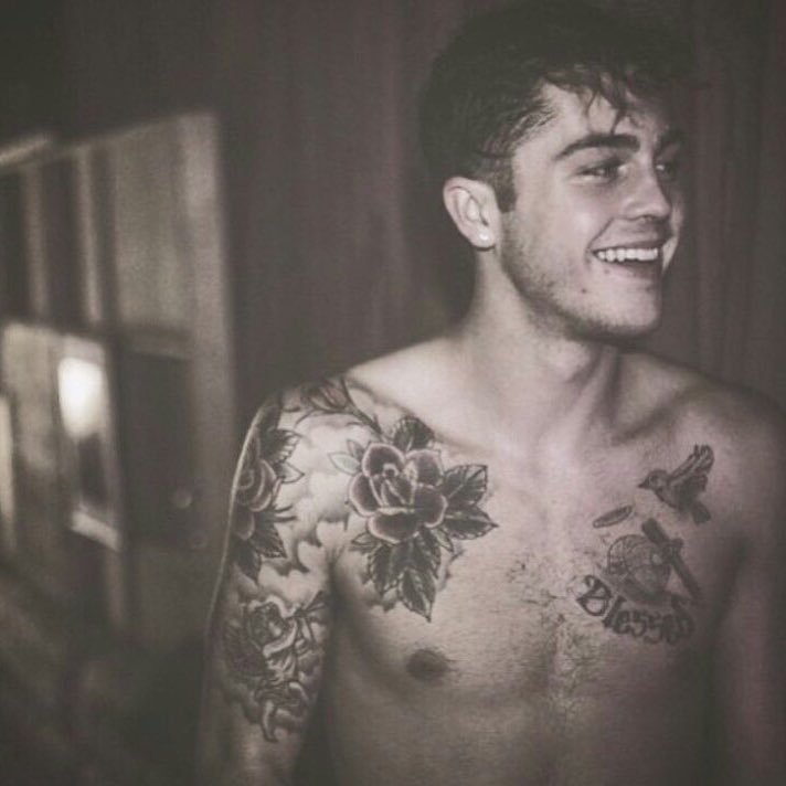 Gnekrp's profile picture. Ferme les cuisses ça coule ma belle.