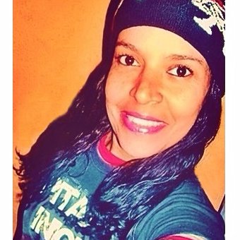Alegre,amiga,atrapalhada,persistente,teimosa e Feliz da Vida!