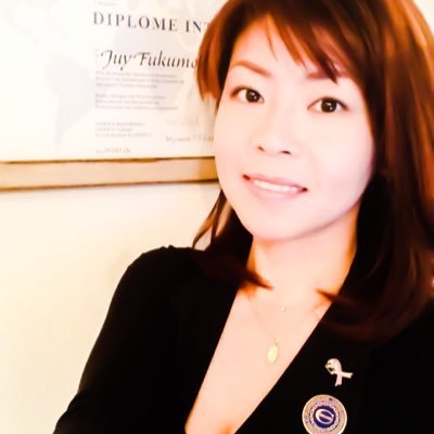 slowflow_juy's profile picture. 大阪東梅田で”隠れ家サロン”を経営しています！ローンや回数チケット、化粧品キープ等の煩わしいシステムは一切なし！（都度払制）でお肌のお手入れをはじめませんか？アロマの香りが漂う広々したお部屋は、ご予約をされた方だけのプライベート空間。CIDESCO、IFA国際ライセンスの取得者が責任をもって毎回担当いたします。