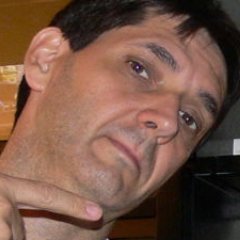 Maestro de Primaria (aprendiz de mucho). Miembro de MAdrid_linuX. Autor de Animalandia. Experto en trepar a los hombros de los gigantes...