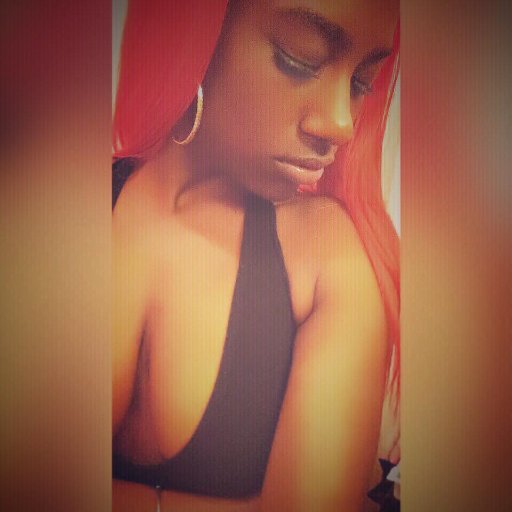 Beauty, Brains & Curves ā”I Live To My Own Soundtrack You Can Either Dance With Me Or Watch Me Work į¦