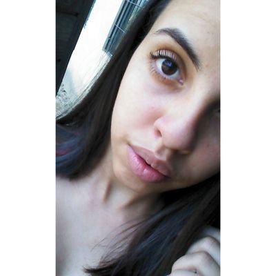 She has a smile that seems to me Bring back memories of childhood Where everything was cool like the clear blue sky🎶❤