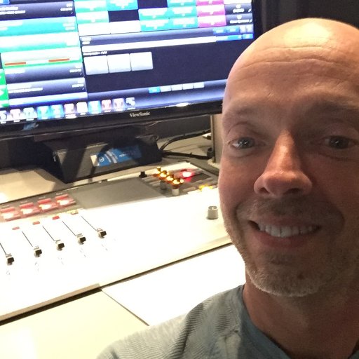 Playing the hits on Star 107.9 and 102.7 The Coyote. Traffic anchor for 101.5 fm/720 am KDWN. Hall of fame broadcaster.
