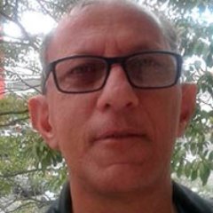 Jornalista. Fundador dos jornais Voz do Acre e Tribuna Cristã. Analista de Sistemas