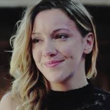 Laurel Lance AKA the black Canary and I am a lawyer words with all of Oliver on the Green Arrow team .(RP single )