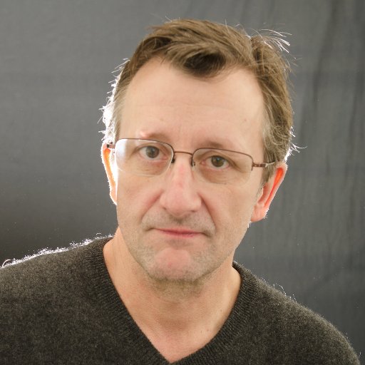 Wedding & portrait photographer, certified usability analyst, web application designer, former journalist, former stockbroker.