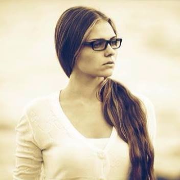 RanisFatima's profile picture. Graphic Designer And Web Designer 🦀