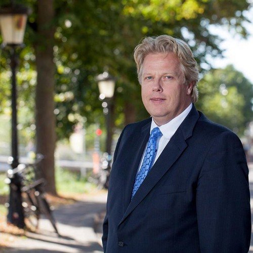 Adviseur en bestuurder met passie voor openbaar bestuur en maatschappelijk middenveld. Mediator.