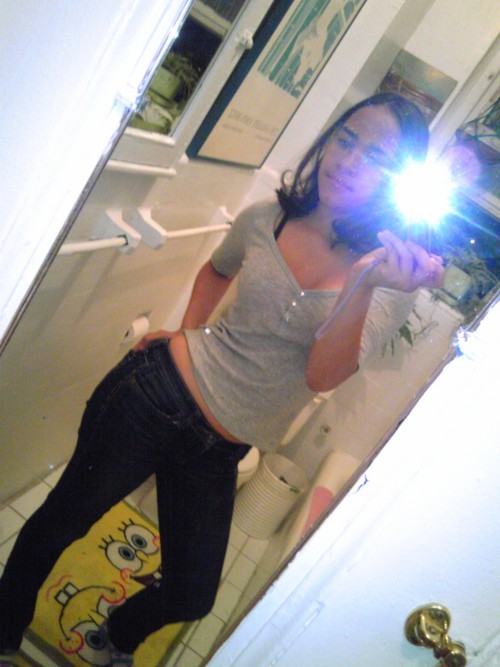 YouloveNana's profile picture. 