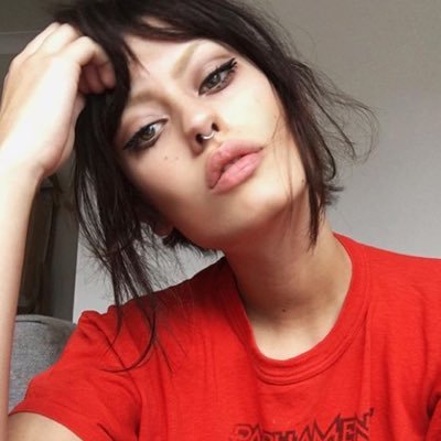 highlybratty's profile picture. make art, make out