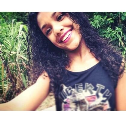 Um Sorriso Nos Lábios e um brilho no olhar e o mundo pela frente que conquistar 🎭🍃😌❤