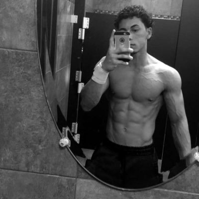 mzeinelabdin's profile picture. Proud Arab & Puertorican