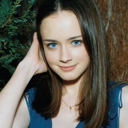 i am natalie. lover of #music #hollywood fan #followback